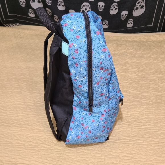Floral print backpack. - Picture 6 of 9